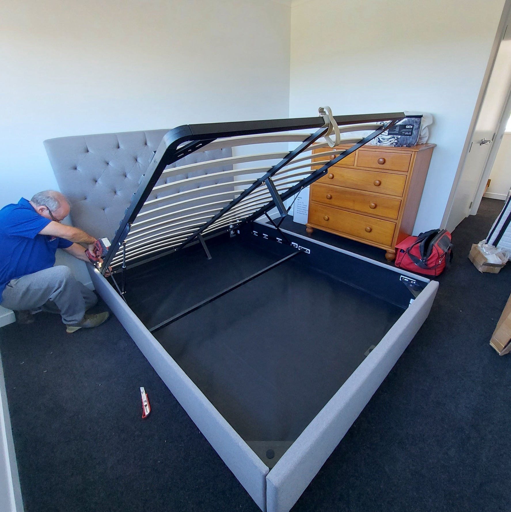 GAS LIFT BED FRAME ASSEMBLY
